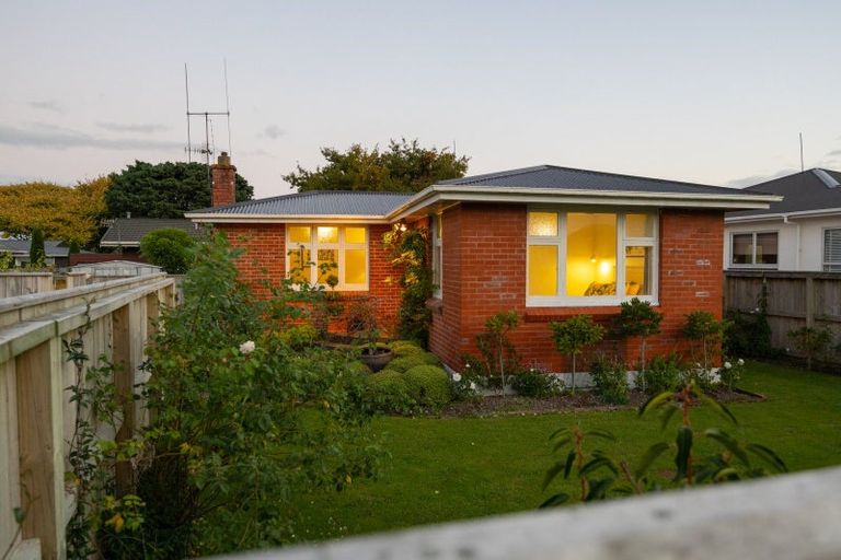 Photo of property in 16 Aberdeen Avenue, Takaro, Palmerston North, 4412