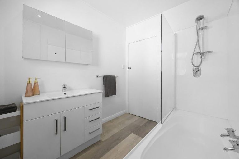 Photo of property in 1 Centennial Avenue, Helensburgh, Dunedin, 9010