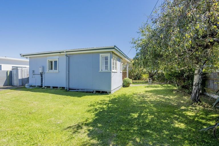 Photo of property in 2 Chaffey Street, Foxton Beach, Foxton, 4815