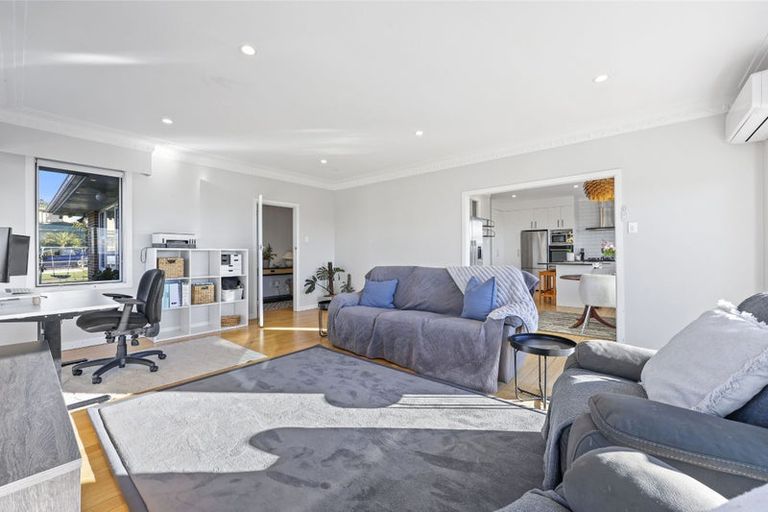 Photo of property in 73 Bradbury Road, Botany Downs, Auckland, 2010