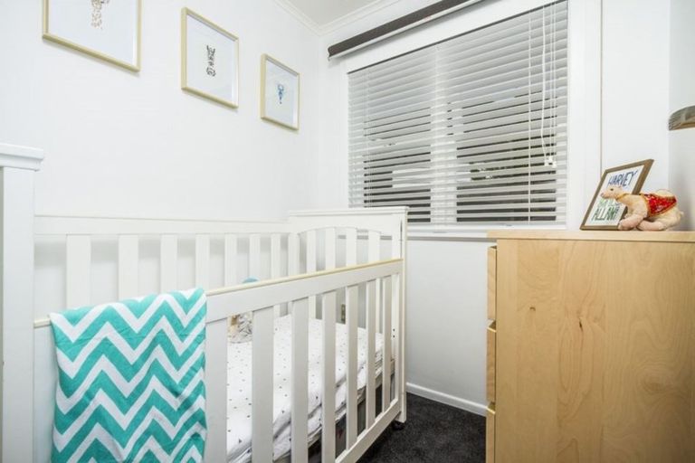 Photo of property in 1/818 East Coast Road, Oteha, Auckland, 0630