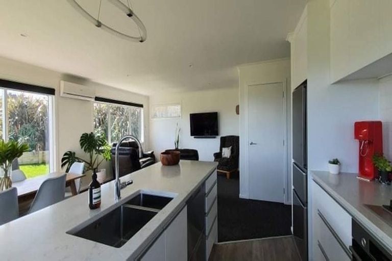 Photo of property in 33 Golf Vue Place, Castlecliff, Whanganui, 4501