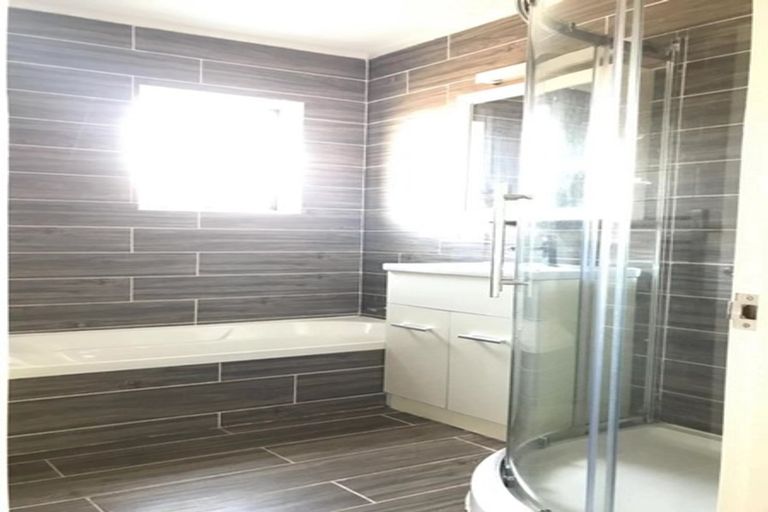 Photo of property in 113 Golfland Drive, Golflands, Auckland, 2013