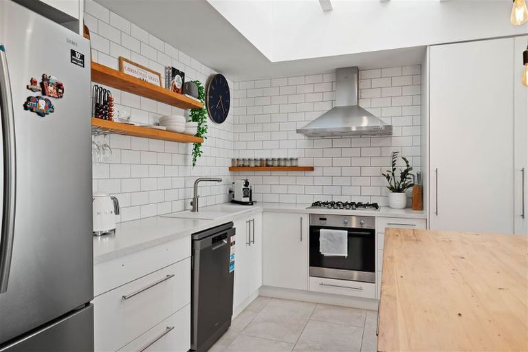 Photo of property in 10 Factory Road, Belfast, Christchurch, 8051