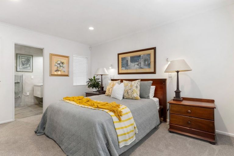 Photo of property in 2/52 Uxbridge Road, Mellons Bay, Auckland, 2014