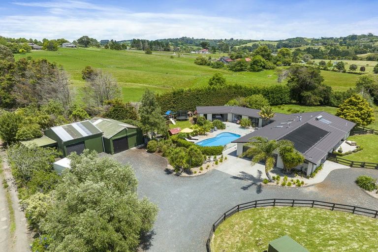 Photo of property in 85 Whitford-maraetai Road, Whitford, Howick, 2571
