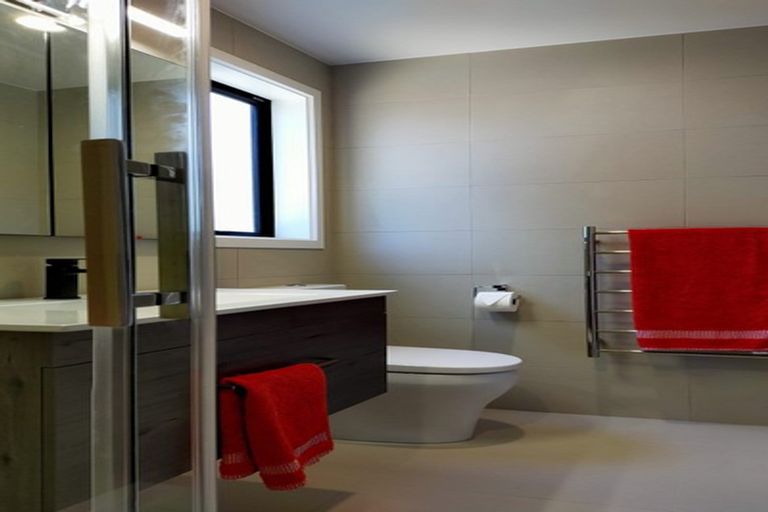 Photo of property in 5b Breakwater Way, Whitby, Porirua, 5024