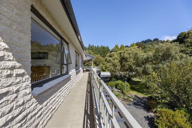 Photo of property in 33 Blanket Bay Road, Sawyers Bay, Port Chalmers, 9023