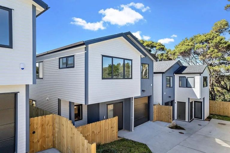 Photo of property in 29b West Harbour Drive, West Harbour, Auckland, 0618