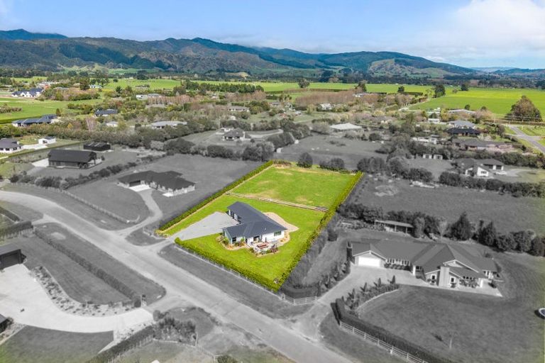 Photo of property in 10 Oriwa Lane, Levin, 5571