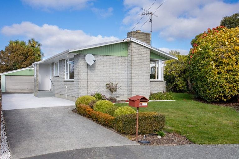 Photo of property in 16 Geelong Place, Burnside, Christchurch, 8053