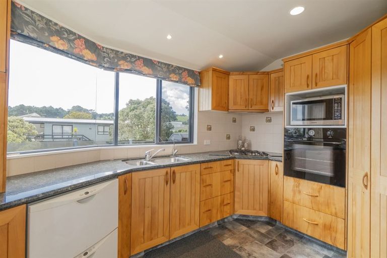 Photo of property in 1 Hardy Place, Cooks Beach, Whitianga, 3591