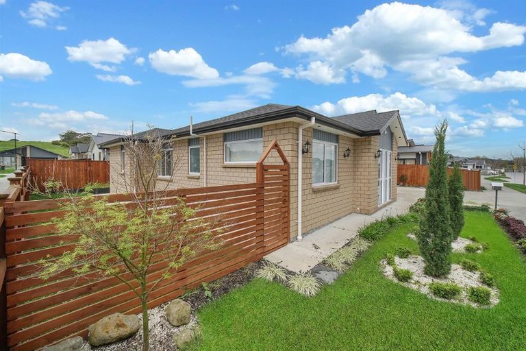 Photo of property in 1 Tuwhare Street, Papakura, 2110