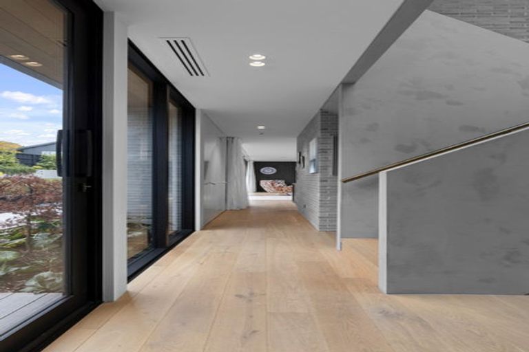 Photo of property in 32 Mount Pleasant Road, Mount Pleasant, Christchurch, 8081