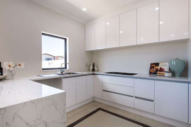 Photo of property in 4225c Great North Road, Glendene, Auckland, 0602