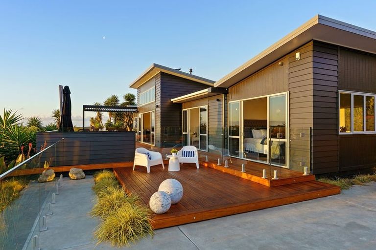 Photo of property in 36 Raukawa Road, Peka Peka, Waikanae, 5391