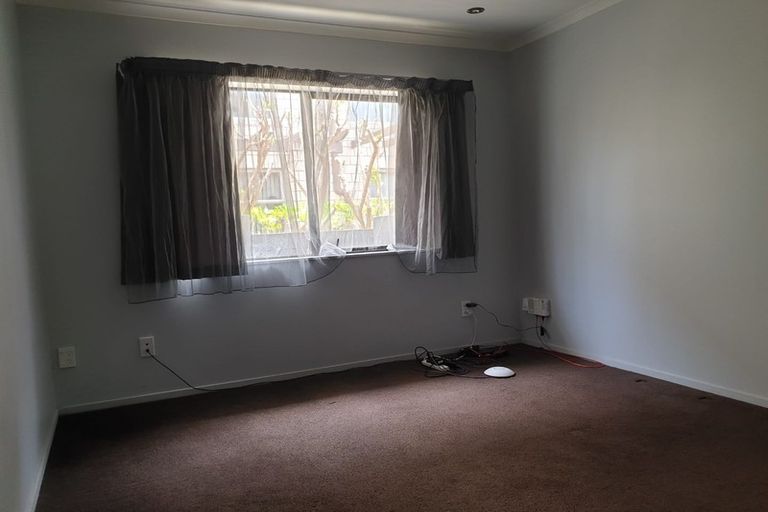 Photo of property in 86 San Marino Drive West, Henderson, Auckland, 0612