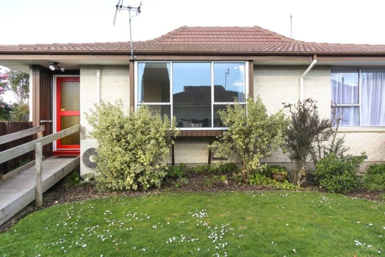Photo of property in 1/57 Sarabande Avenue, Redwood, Christchurch, 8051