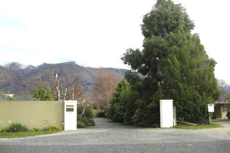 Photo of property in 194 Beacon Point Road, Wanaka, 9305