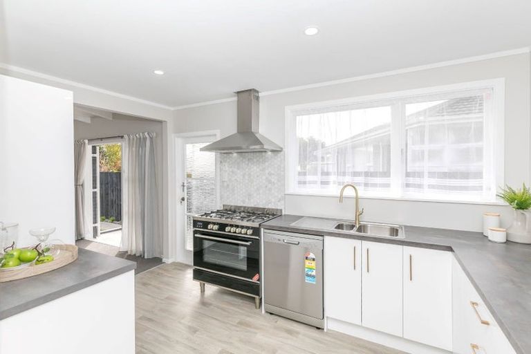 Photo of property in 17 Kensington Place, Fairfield, Hamilton, 3214