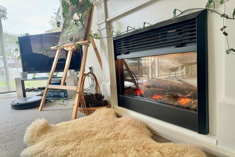 Photo of property in 121 Muir Avenue, Mangere Bridge, Auckland, 2022