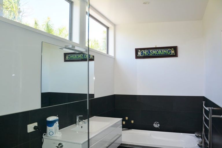 Photo of property in 2 Waitete Heights Lane, Kerikeri, 0294