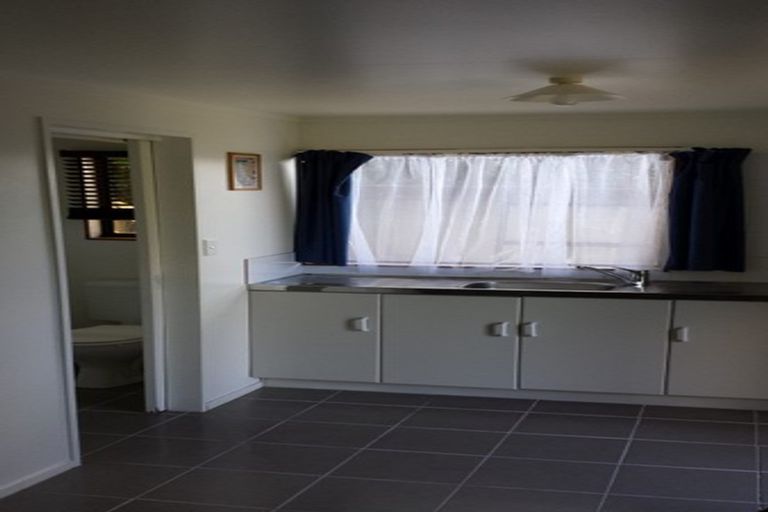 Photo of property in 2/13 Limmer Place, Browns Bay, Auckland, 0632