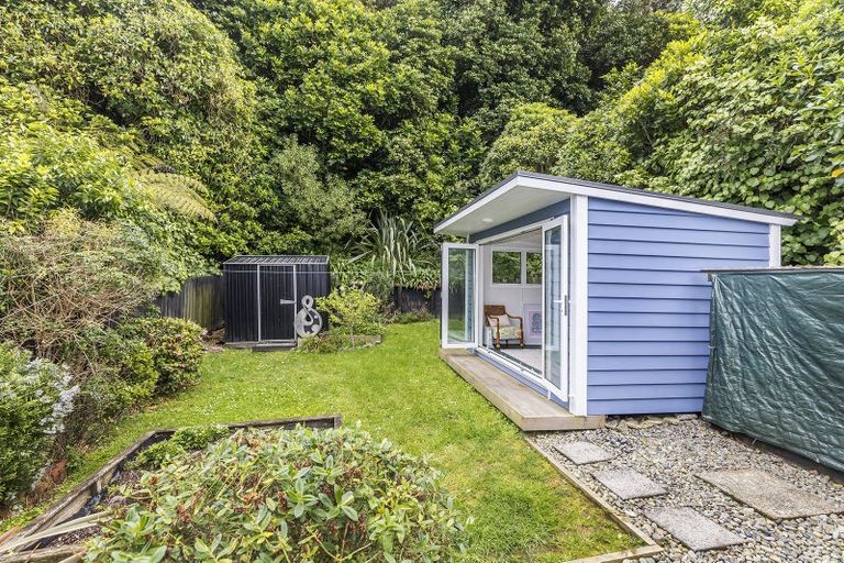 Photo of property in 65 Airlie Road, Plimmerton, Porirua, 5026