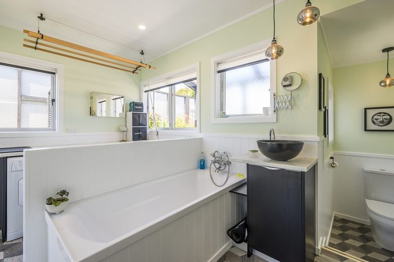 Photo of property in 3 Eatwell Avenue, Paraparaumu Beach, Paraparaumu, 5032