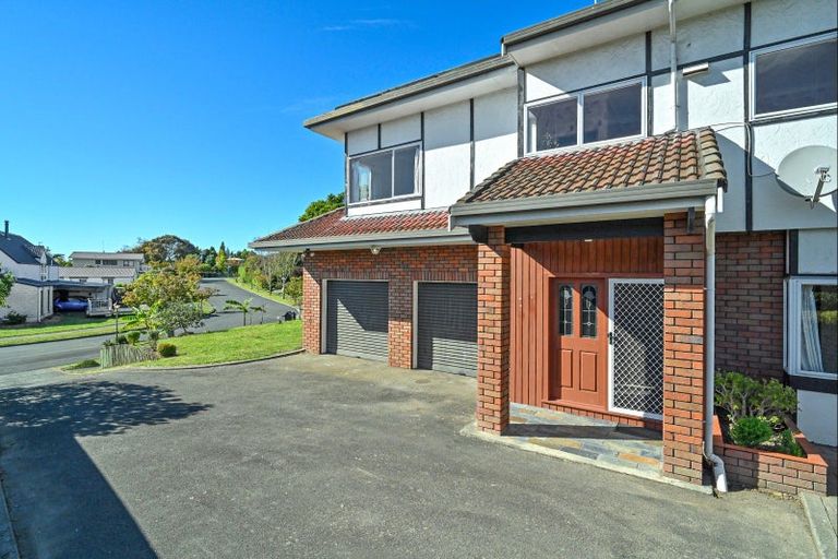 Photo of property in 14 Hunters Hill, Havelock North, 4130