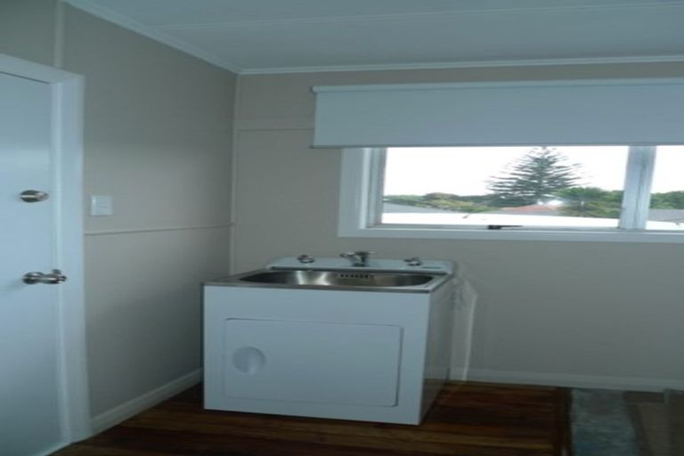 Photo of property in 5 Coates Crescent, Panmure, Auckland, 1072
