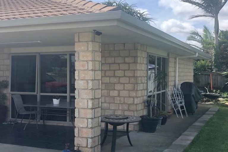 Photo of property in 27 Nicholas Gibbons Drive, Clendon Park, Auckland, 2103