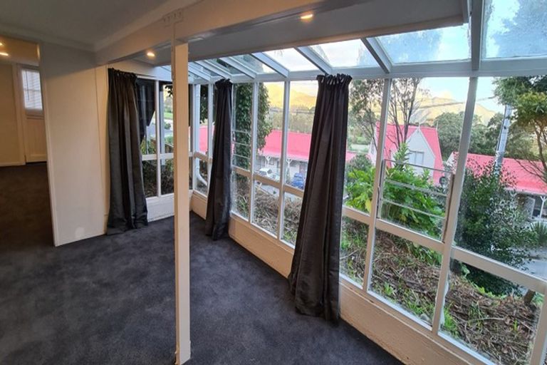 Photo of property in 261 Grounsell Crescent, Belmont, Lower Hutt, 5010