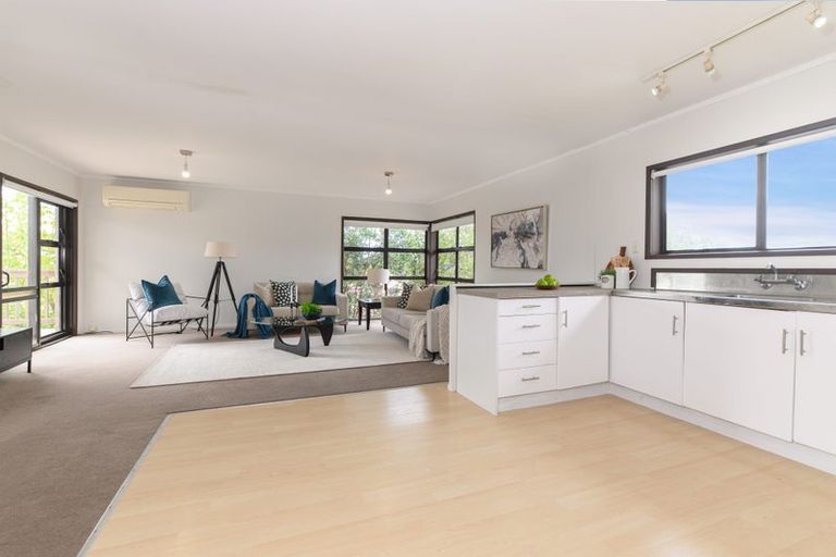 Photo of property in 7 Valdese Rise, Browns Bay, Auckland, 0630