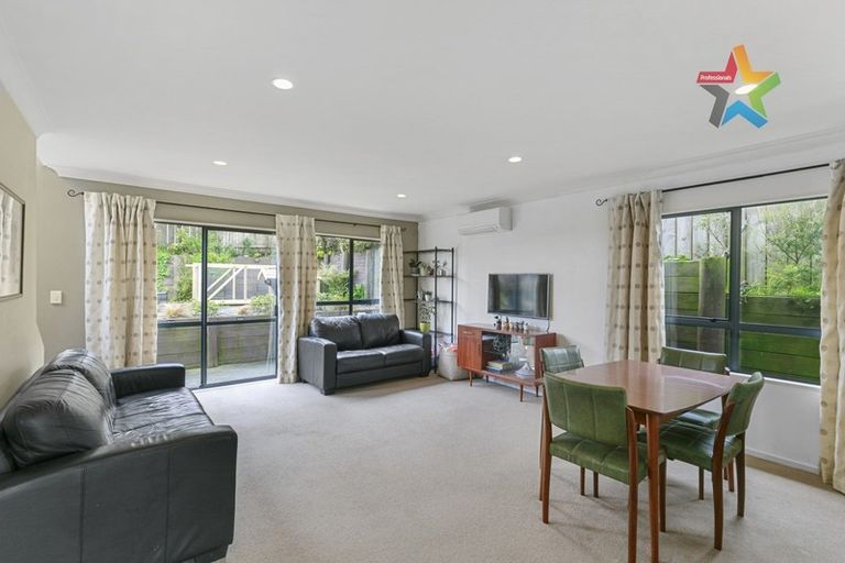 Photo of property in 57 Woodhouse Avenue, Karori, Wellington, 6012