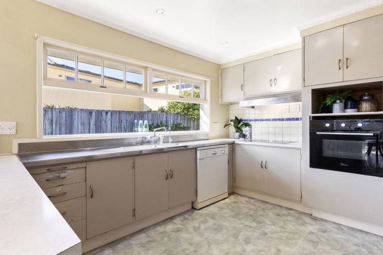 Photo of property in 11 Fielding Crescent, Farm Cove, Auckland, 2012