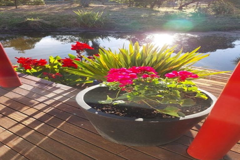 Photo of property in 106 Paetawa Road, Peka Peka, Waikanae, 5391