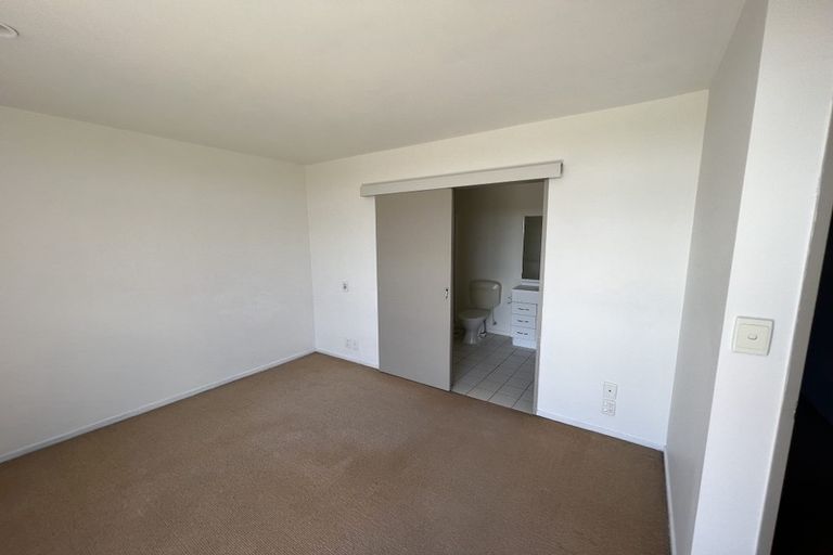 Photo of property in Krisley Court, 12/6 Ambrico Place, New Lynn, Auckland, 0600