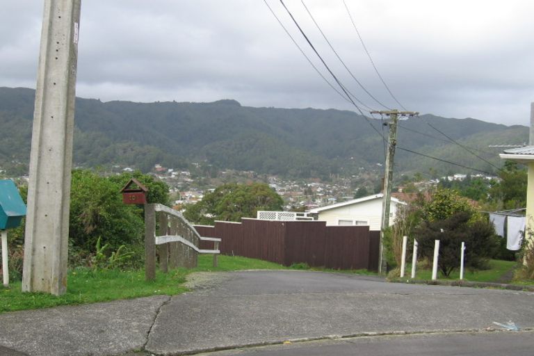 Photo of property in 10 Gribble Grove, Stokes Valley, Lower Hutt, 5019