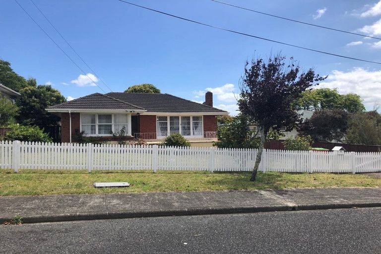 Photo of property in 5 Clayton Road, Manurewa, Auckland, 2102