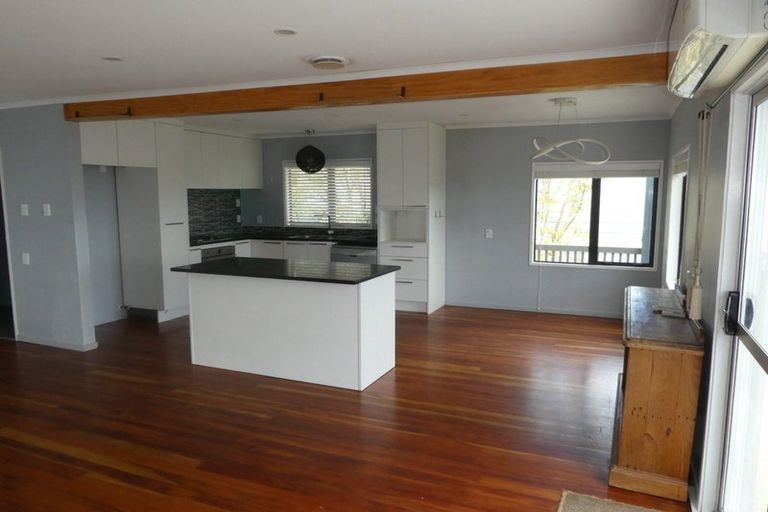Photo of property in 81 Hobsonville Road, West Harbour, Auckland, 0618