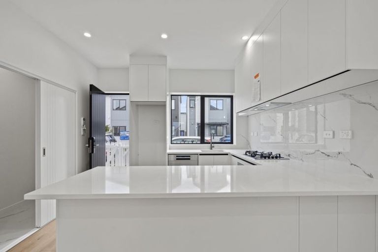 Photo of property in 32 Whare Kauri Road, Papakura, 2110