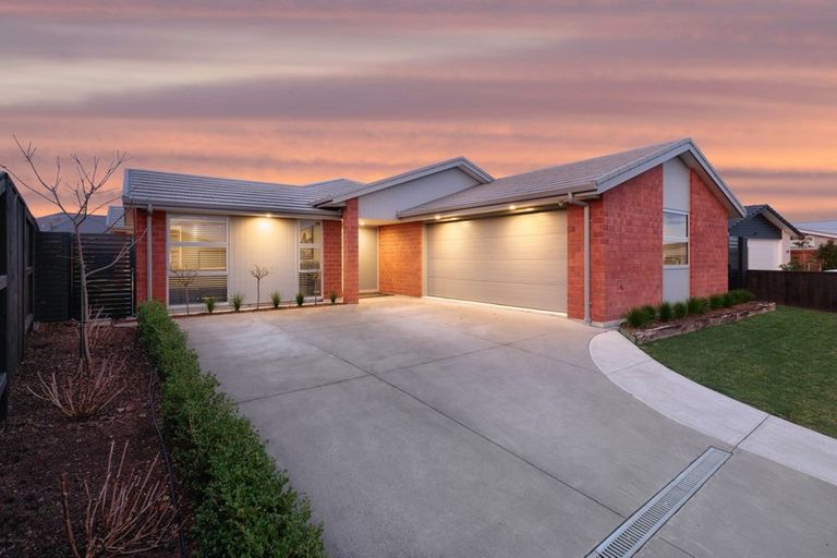 Photo of property in 21 Kahuparere Crescent, Pyes Pa, Tauranga, 3112