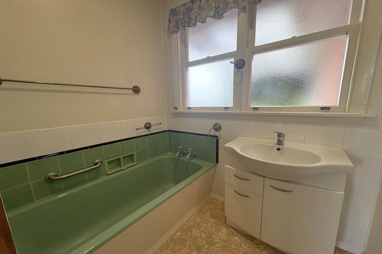 Photo of property in 70 Pine Avenue, Ebdentown, Upper Hutt, 5018