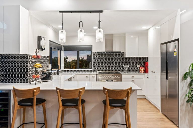 Photo of property in 41 Quadrant Heights, Paraparaumu, 5032