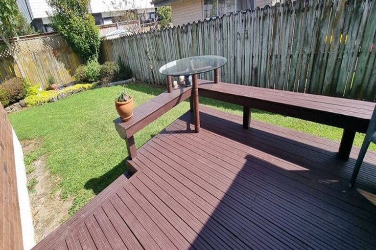 Photo of property in 6 Headcorn Place, Botany Downs, Auckland, 2010