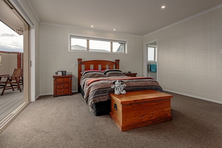 Photo of property in 8a Vernon Avenue, Takaro, Palmerston North, 4412