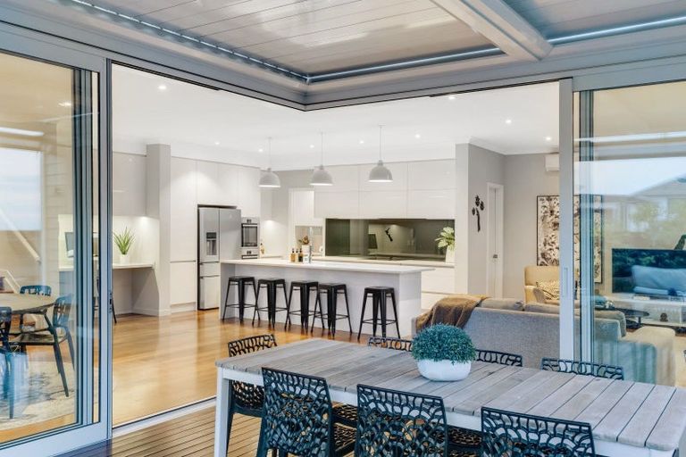 Photo of property in 8 Verley Rise, East Tamaki Heights, Auckland, 2016