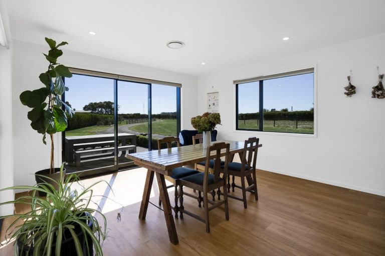 Photo of property in 8 Tikorangi Road East, Tikorangi, 4383