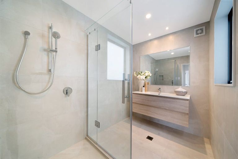 Photo of property in 8/105 Hobsonville Road, West Harbour, Auckland, 0618